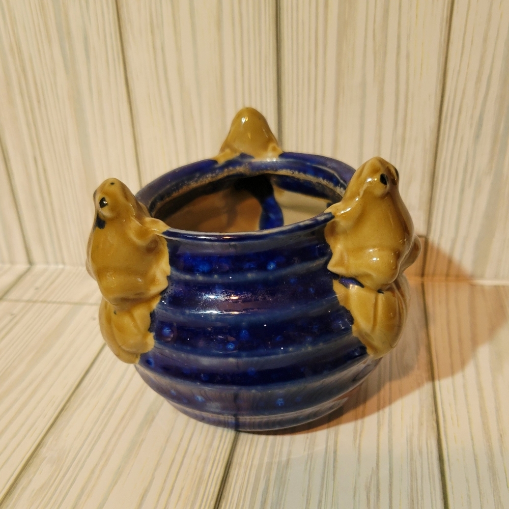 Vintage 3 Frogs On Rim Blue Glazed Vase/Planter Majolica Style